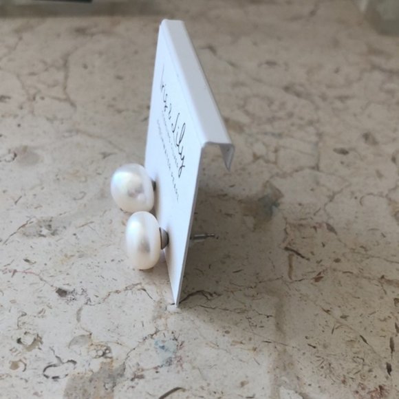 Iris & Lily  Sterling Silver Studs Freshwater Pearl earrings 13mm - Picture 2 of 5